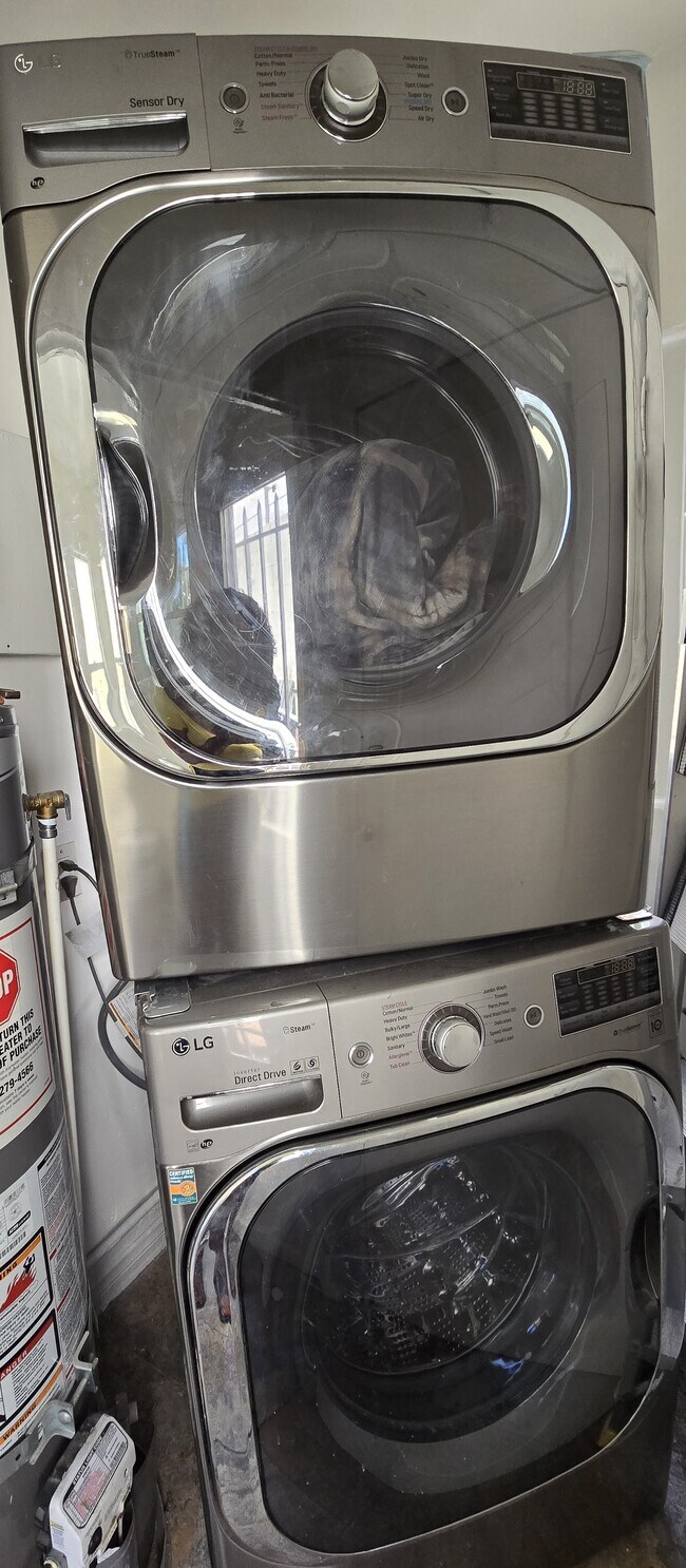 New/large washer/dryer - 2338 N Cahuenga Blvd