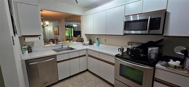 Building Photo - 154 NW 98th Terrace