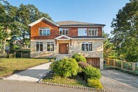 Building Photo - 2 Hudson St