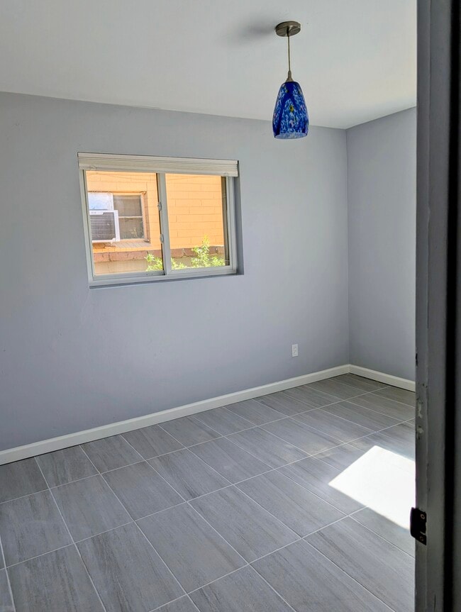 Building Photo - 2432 E Eastland St