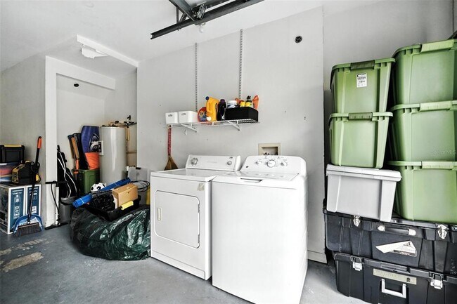 Building Photo - 742 Centervale Dr