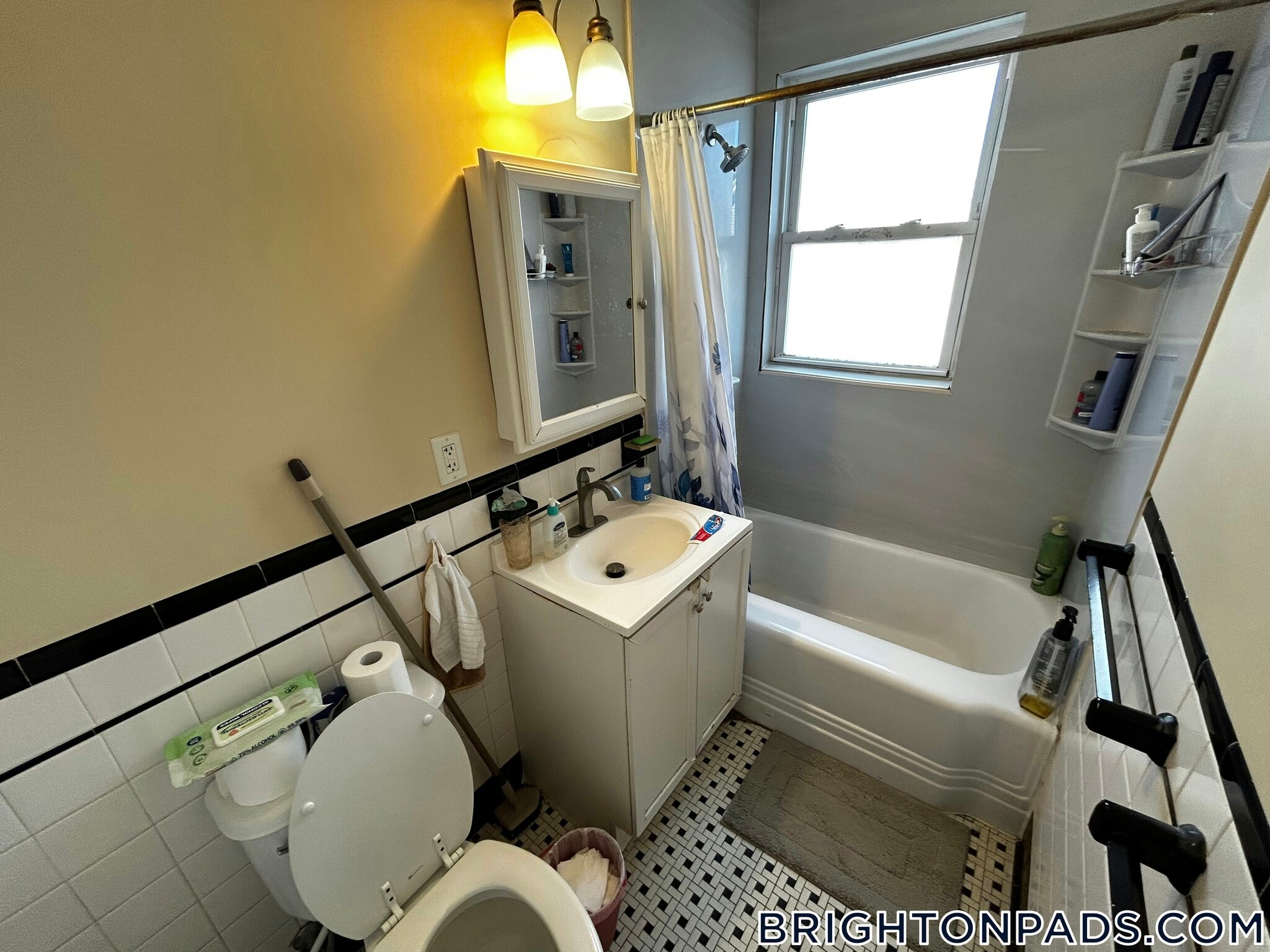 Building Photo - 29 Montcalm Ave