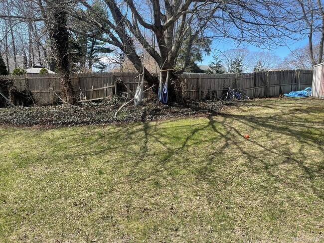 Building Photo - 2 Carl St