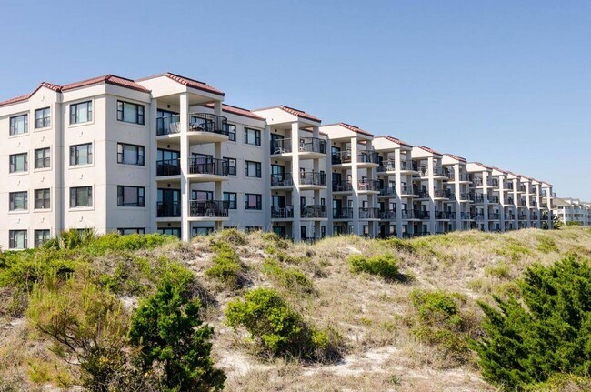 Building Photo - 2400 N Lumina Ave