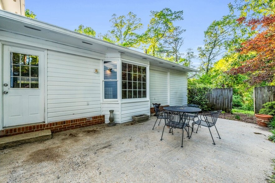 Building Photo - 1609 Chickasaw Dr