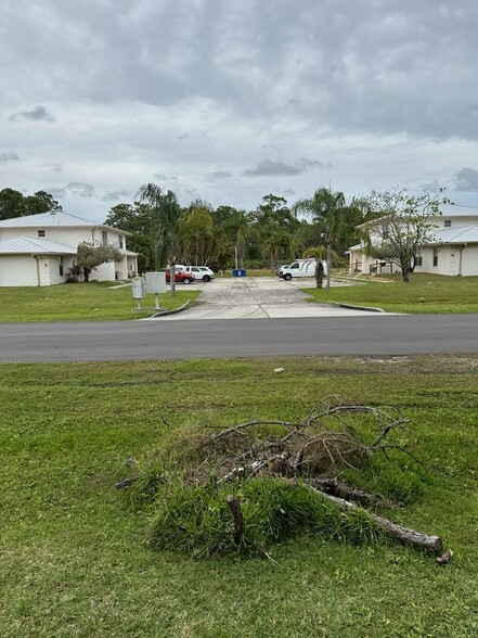 View from across the Rd - 1829 Agora Cir SE