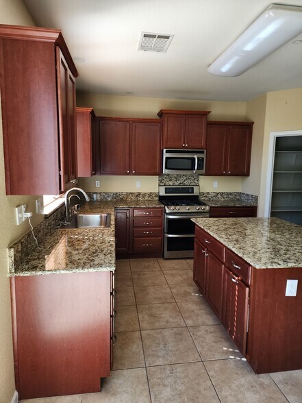 Kitchen - a - 207 Hibiscus Way