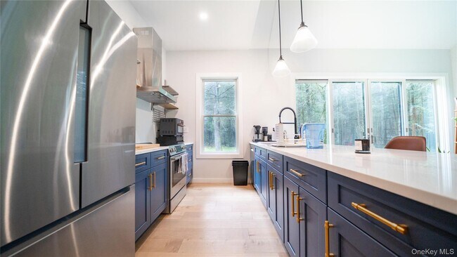 Building Photo - 102 Rider Hollow Rd