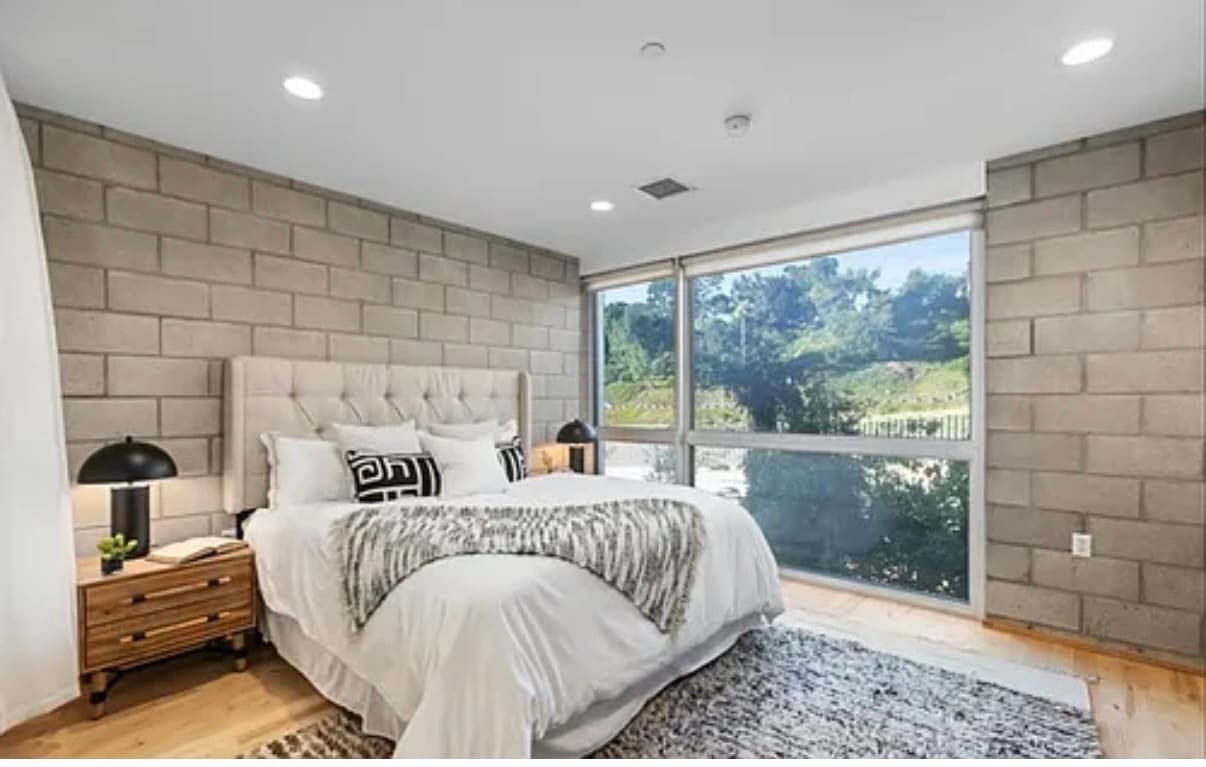 Building Photo - 3450 Cahuenga Blvd W