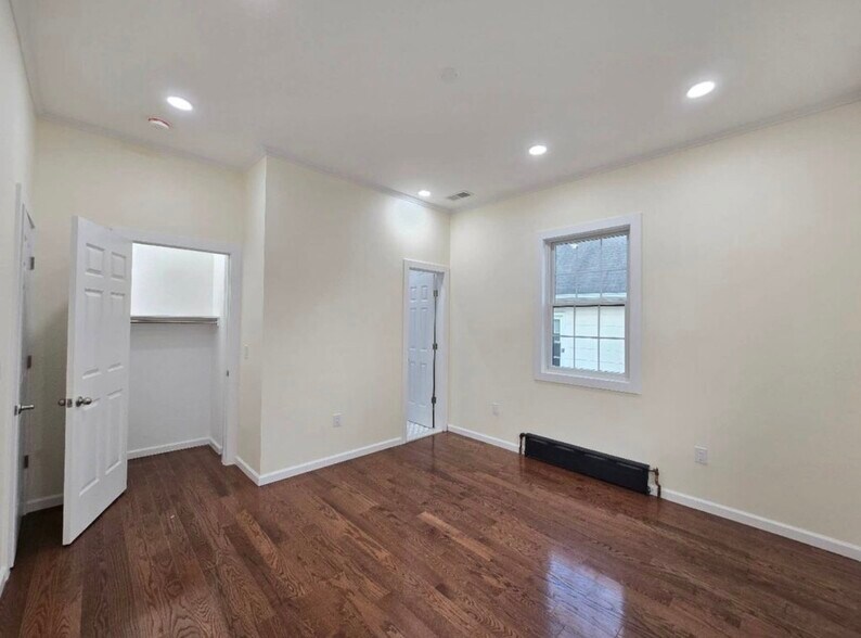 Building Photo - 276 Prescott Ave