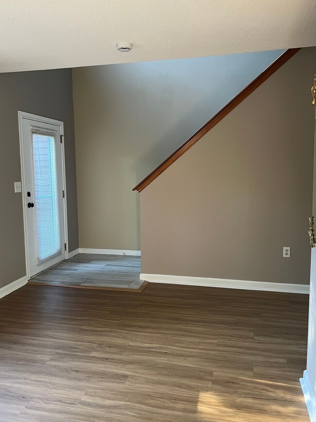 Building Photo - 14 Orient Way