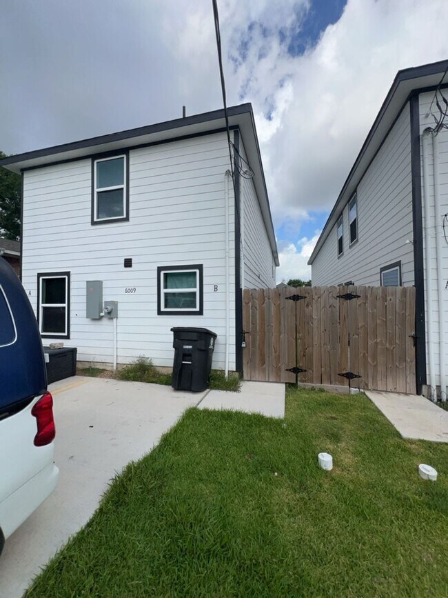 Primary Photo - 6009 Wedgefield St