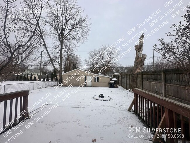 Building Photo - Spacious 2-bedroom