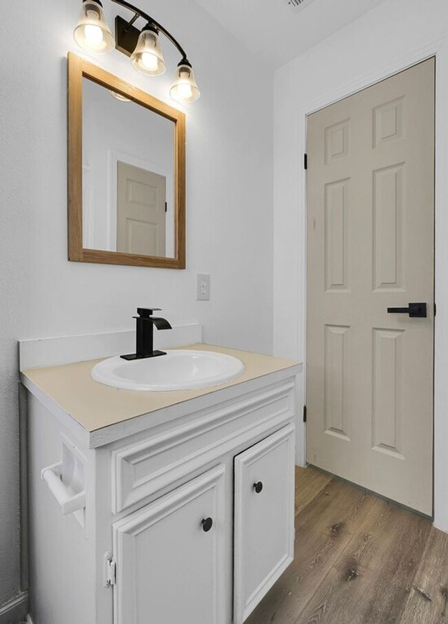 Building Photo - Cozy 2 BD 1 BA Home in Waco