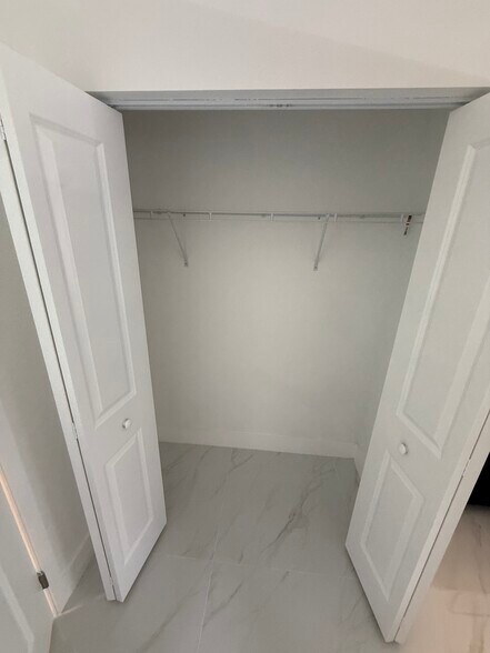 Building Photo - 972 E 28th St