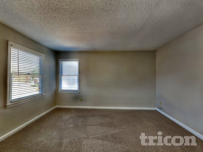 Building Photo - 194 Bomar Ln