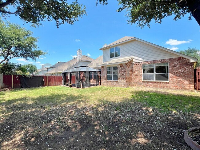 Building Photo - Fantastic 2-Story 5/3/2 in Fort Worth For ...
