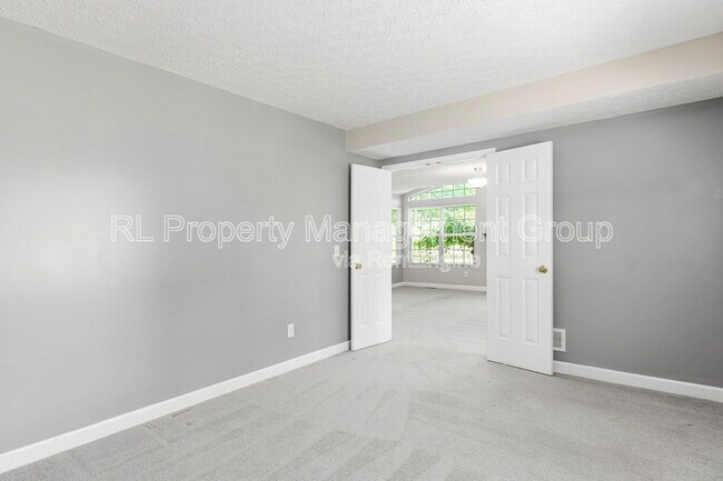 Building Photo - 5551 Ainsley Dr