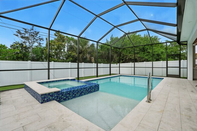 Building Photo - 846 95th Ave N