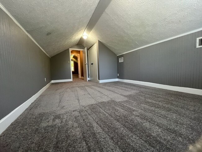 Building Photo - 4 Bedroom, 2 Bath Updated home in Jordan/Johnson area