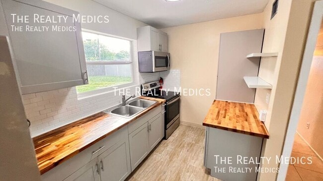 Building Photo - 6216 Lake Underhill Rd