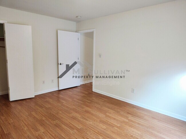 Building Photo - 312 Lakeshore Dr