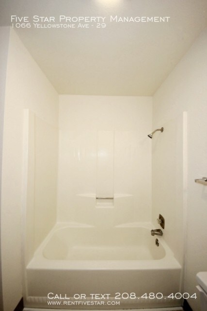 Building Photo - 1066 Yellowstone Ave