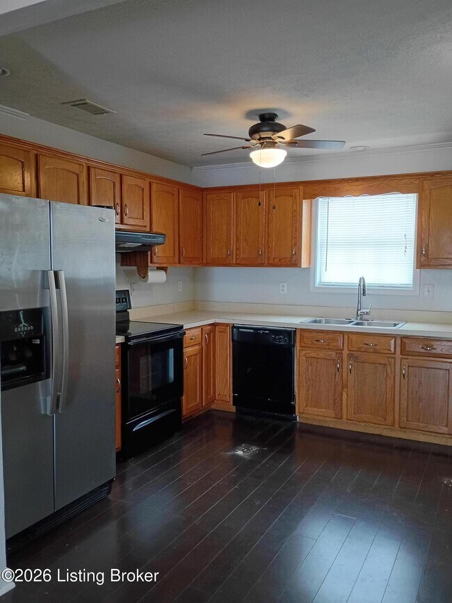 Building Photo - 110 Robert Ct