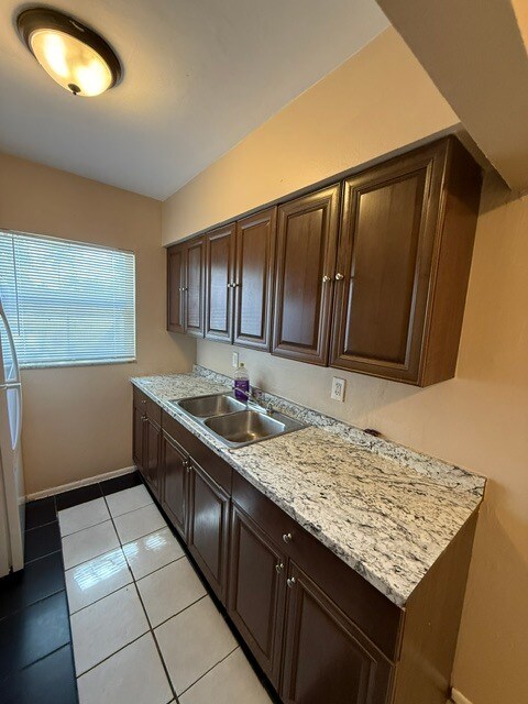 Building Photo - 3907