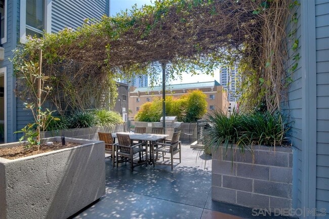 Building Photo - 777 Sixth Ave