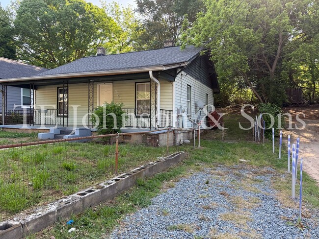 Building Photo - East Side Charmer!
