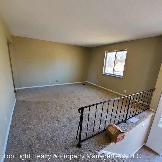 Building Photo - 4 br, 1 bath House - 108 Airport Rd.