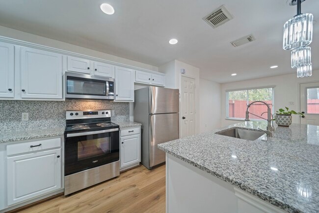 Building Photo - 123 N Villa Oaks Dr