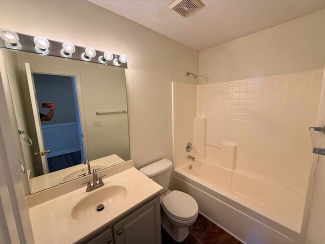 Building Photo - 204 Braelock Dr