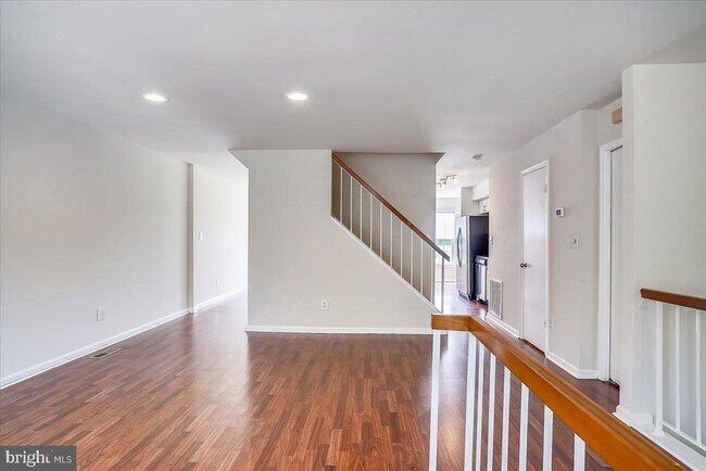 Building Photo - 8830 Thomas Lea Terrace