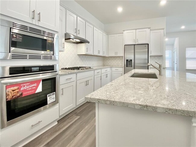 Building Photo - 716 Landing Ln