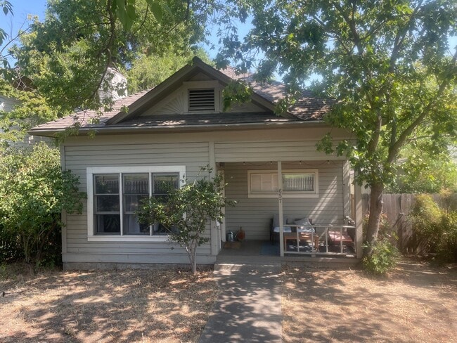 Building Photo - 657 Siskiyou Blvd