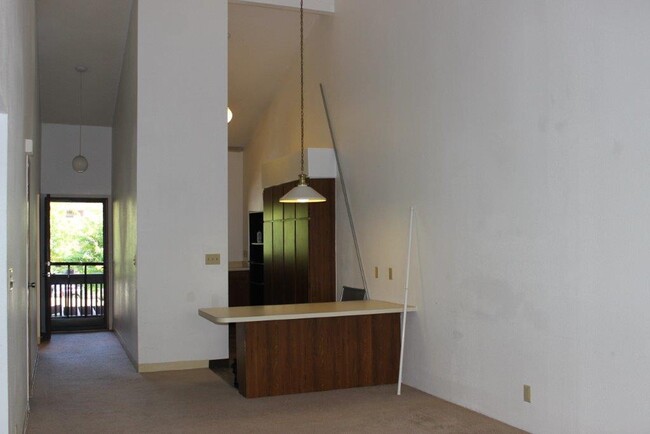 Building Photo - Newtown Meadows - Two bedroom, two bath to...