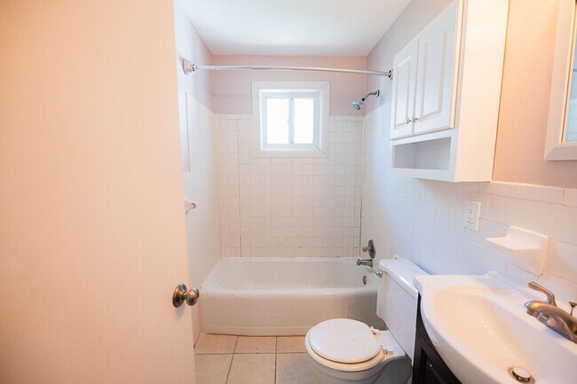 Building Photo - 315 S Mendenhall St