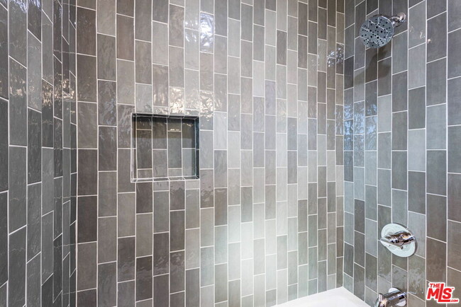 Building Photo - 10610 Landale St