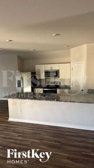 Building Photo - 17644 Cedar Crst Dr