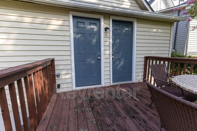 Building Photo - 318 E Emerald Ave