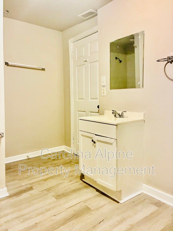 Building Photo - 1518 Hollyleaf Ave