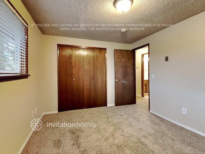 Building Photo - 711 17th St Pl NW