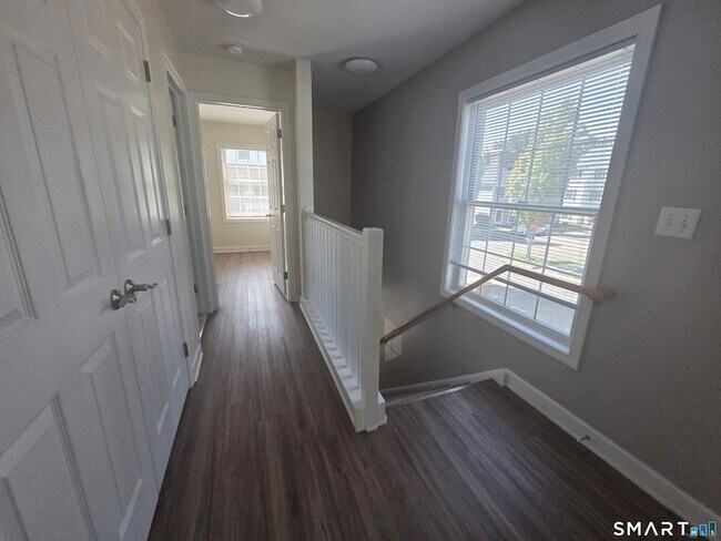 Building Photo - 49 Fairgate Dr