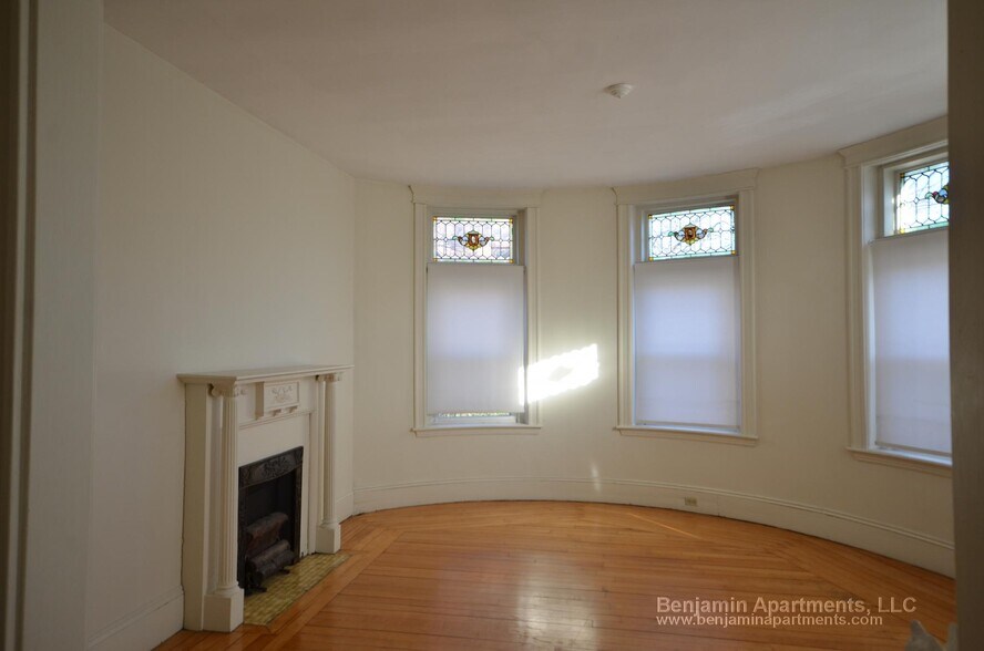 Building Photo - 1822 Beacon St