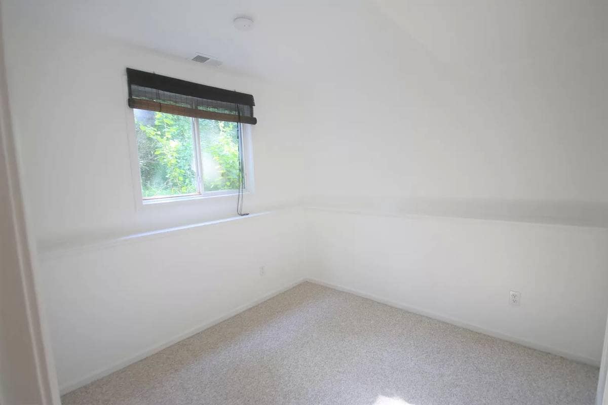 Building Photo - 2169 Hemlock Dr