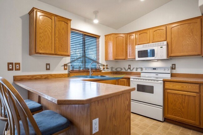 Building Photo - 433 N Brushwood Ct