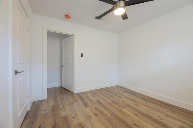 Building Photo - 10819 Oasis Dr