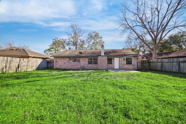 Building Photo - 13746 Drakewood Dr